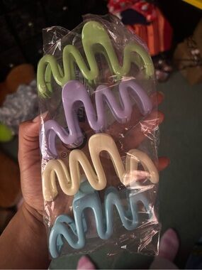 SHEIN Pastel Wave Hair Clips Set - Green, Lavender, Cream, Blue